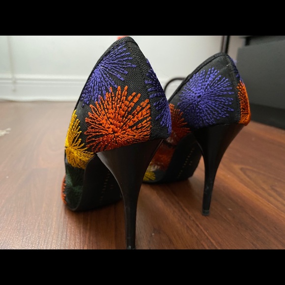 Heels - Picture 3 of 4